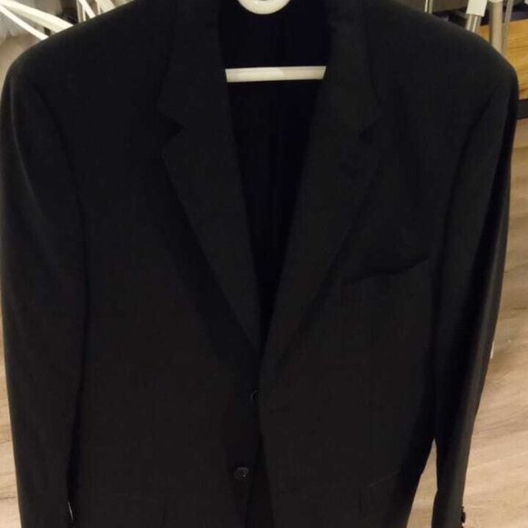 2 suits for the price of 1 [Read details] - Picture 3 of 15
